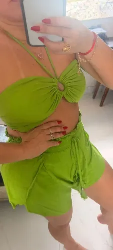 Conjunto Short e Cropped Verde Tecido Leve e Confortável.