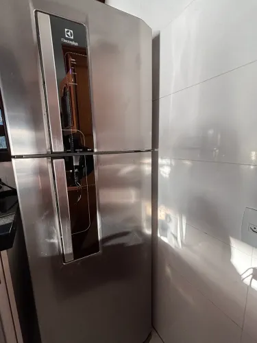 Geladeira Eletrolux Inox Frost free 310L