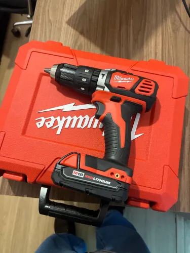 Furadeira Parafusadeira Milwaukee