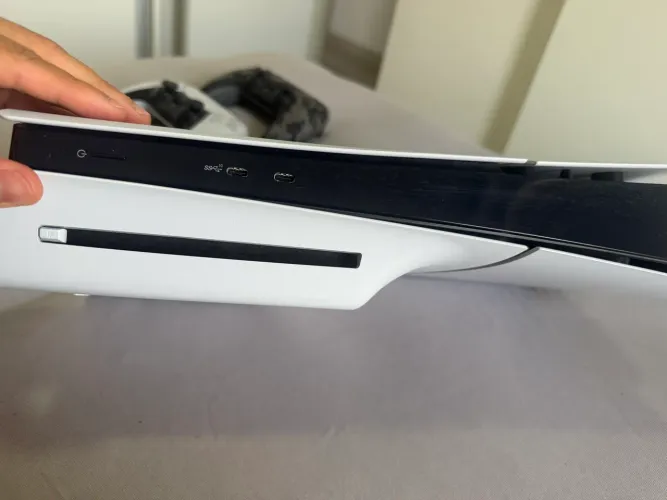 Vendo PlayStation 5 Slim 1tb de memória.