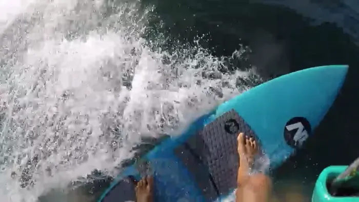 Prancha de Kitewave azul marca AR tamanho 5'10"