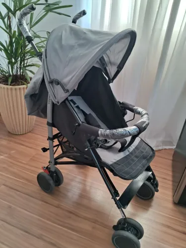 Carrinho de bebê Voyage (SUPER NOVINHO, POUCO USO)