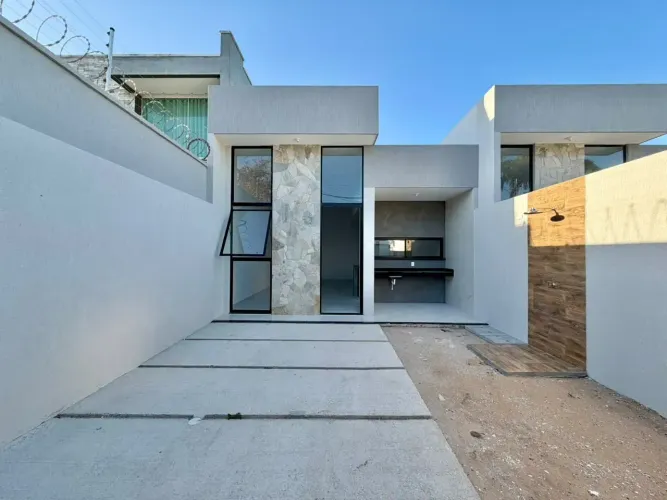 Casa Plana à Venda no Edson Queiroz com 110 m², 3 suítes e 2 vagas