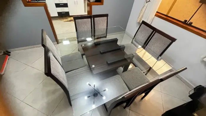 Mesa de jantar com 8 cadeiras