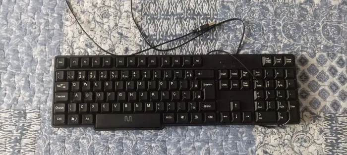 Vendo 02 Teclados para PC e notebook USB - semi novo