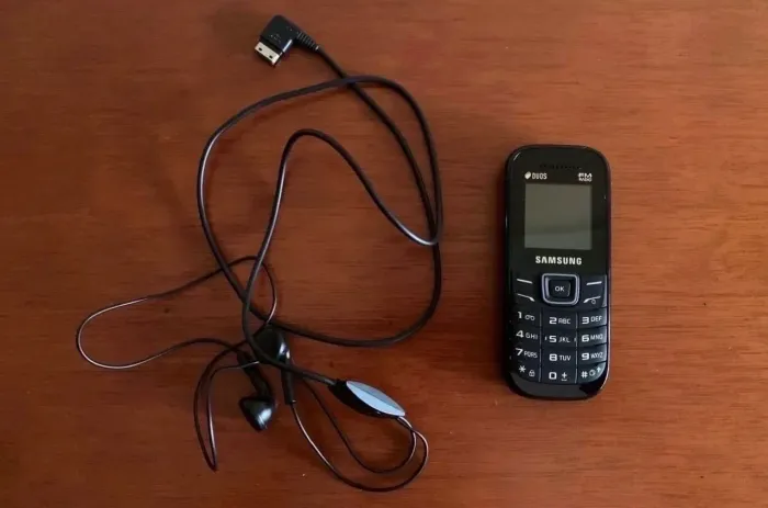 celular samsung keystone 2 e1200 e fone de ouvido