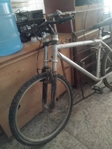 Bicicleta de alumínio