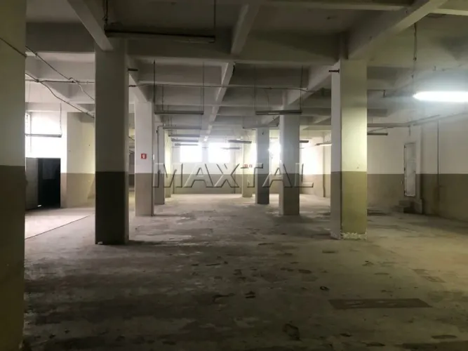 Galpão para alugar com 2440m² na Casa Verde, banheiros e 6 vagas de garagem.