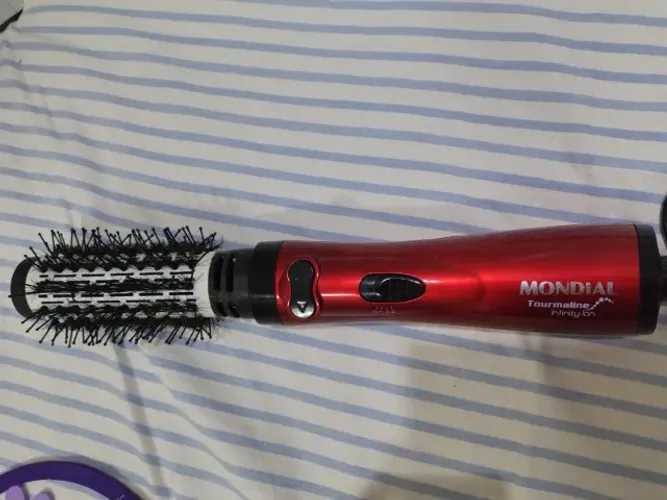 Escova rotativa mondial turmalina íon cerdas perfeitas 220 w 70 reais 