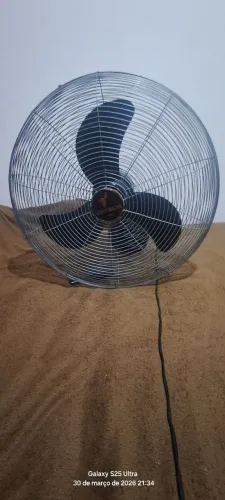 Ventilador de parede.
