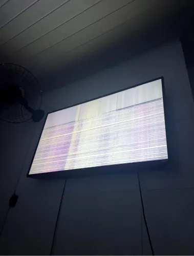 TV 43 polegadas com defeito na tela
