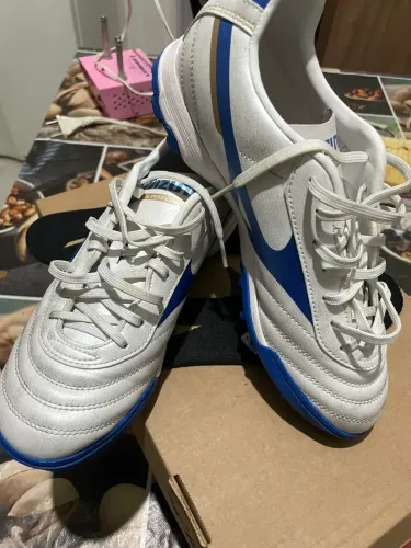 Chuteira mizuno 39