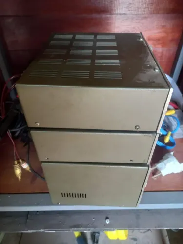 Vendo aparelho antigo  funcionando, sem as caixas