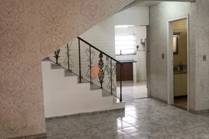 Sobrado Residencial 185m² com 3 quartos, 1 suíte e 2 vagas para Locação ou Venda na Vila F