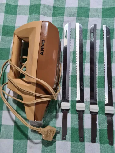 Vendo, faca eletrica vintage, narca Arno, completa,funcionando, cor marron!