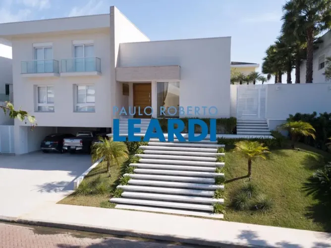 CASA EM CONDOMÍNIO - UMUARAMA - SP