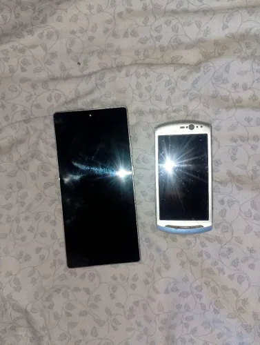 Celular novo e celular antigo ambos funcionando