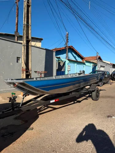 Canoa marreco 5 metros com carretinha nova sem uso