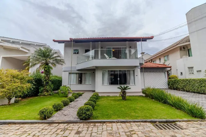 Casa à venda em Condomínio fechado em Balneário Camboriú