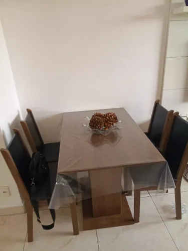 MESA COM 4 CADEIRAS