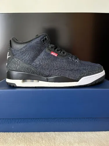 Tênis Air Jordan 3 x Levi's Indigo Gym Red 42.5BR