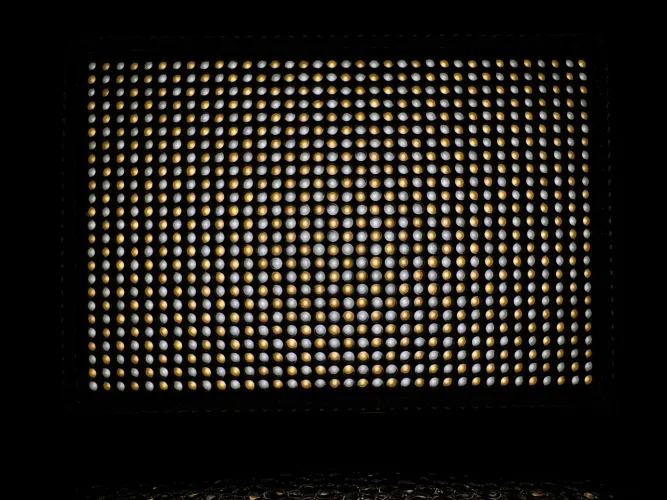 Illuminator Painel LED Yongnuo YN900 + Kit Completo (Fonte, Baterias, Carregador e Bolsa)