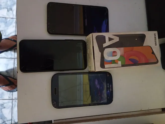 Celulares pra retirada de peças (os 3 valer 80 reais)