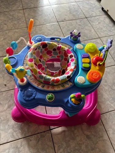 Vende-se andador musical com centro de atividades baby style