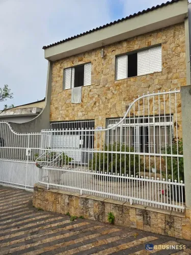Sobrado à venda, 183m² 4 dorrmitórios com suite quintal com churrasqueira 3 vagas, Jardim