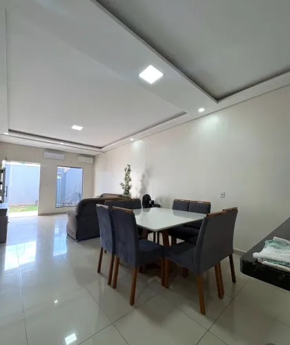 Mesa Tampo de vidro, pés em madeira 8 lugares