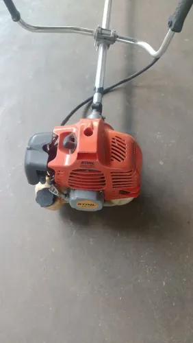 Vendo roçadeira bicicleta valor 1250.so os dois 