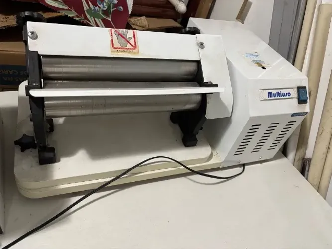 Cilindro elétrico para massas