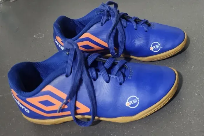 Chuteira infantil umbro n.30