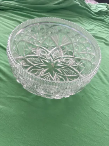 Conjunto antigo em cristal lapidado com centro de mesa e vasos decorativos