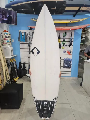 Prancha de Surf super nova / Tamanho 5.9" / 26 litros / Copinhos FCS2 / Rabeta Squash