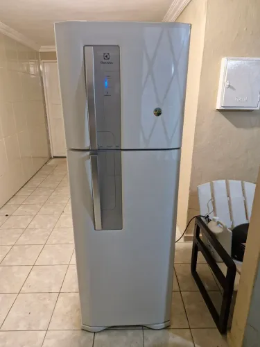 Geladeira Electrolux semi nova