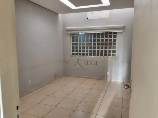 Oportunidade - Sala Comercial - Vila Rubi - 130m².