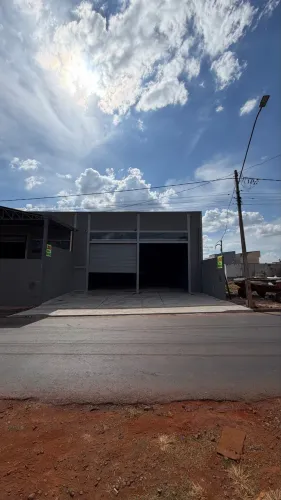Aluga-se galpão de 360 m quadrados
