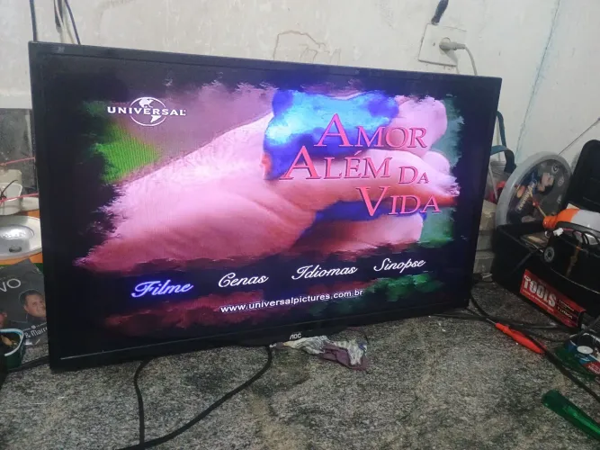 Tv 32 polegadas funcionando perfeitamente AOC não e smart