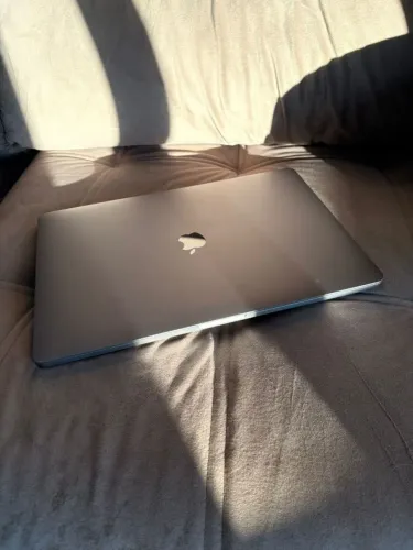 MacBook Pro 2020 16" - i7, 16GB RAM, 512GB SSD - Ótimo Estado