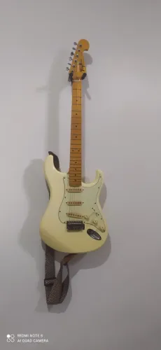 Guitarra Tagima TG530 blindada + Suporte de parede + 3 palhetas + Guitar USB