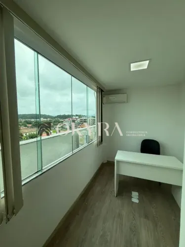 OTÍMA SALA COMERCIAL A VENDA.