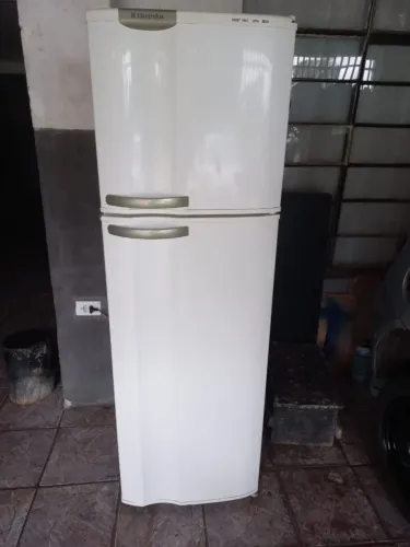 Geladeira Electrolux Frost Free DF34