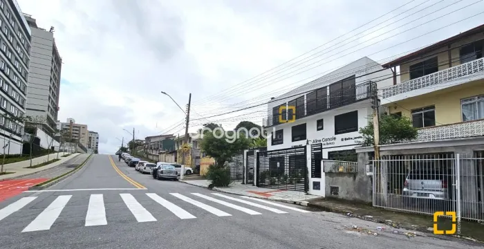Prédio de 3 andares no Jardim Atlântico, garagem, excelente localização e vista para o mar
