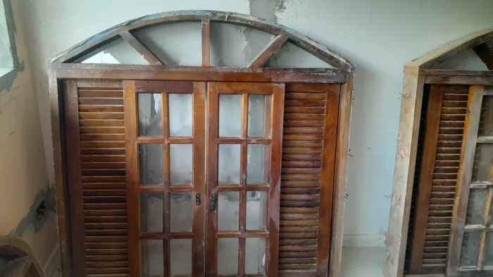 Janela de madeira em arco 1,20 x 1,20