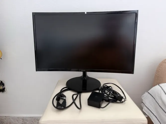 Monitor curvo