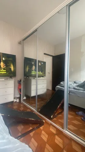 Vendo esse guarda roupa urgente