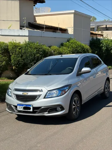 Chevrolet Onix Hatch LTZ 1.4 8V Flex Power Mec. 4P 2015