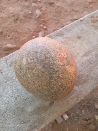 Vendo pedra decorativa medindo de 6 a 8 cm cor bege acinzentado