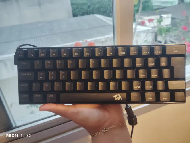 Teclado reddragon 60% switch marrom